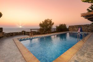 Traum-Ausblicke auf Hügel, Villa Lefkothea mit Pool